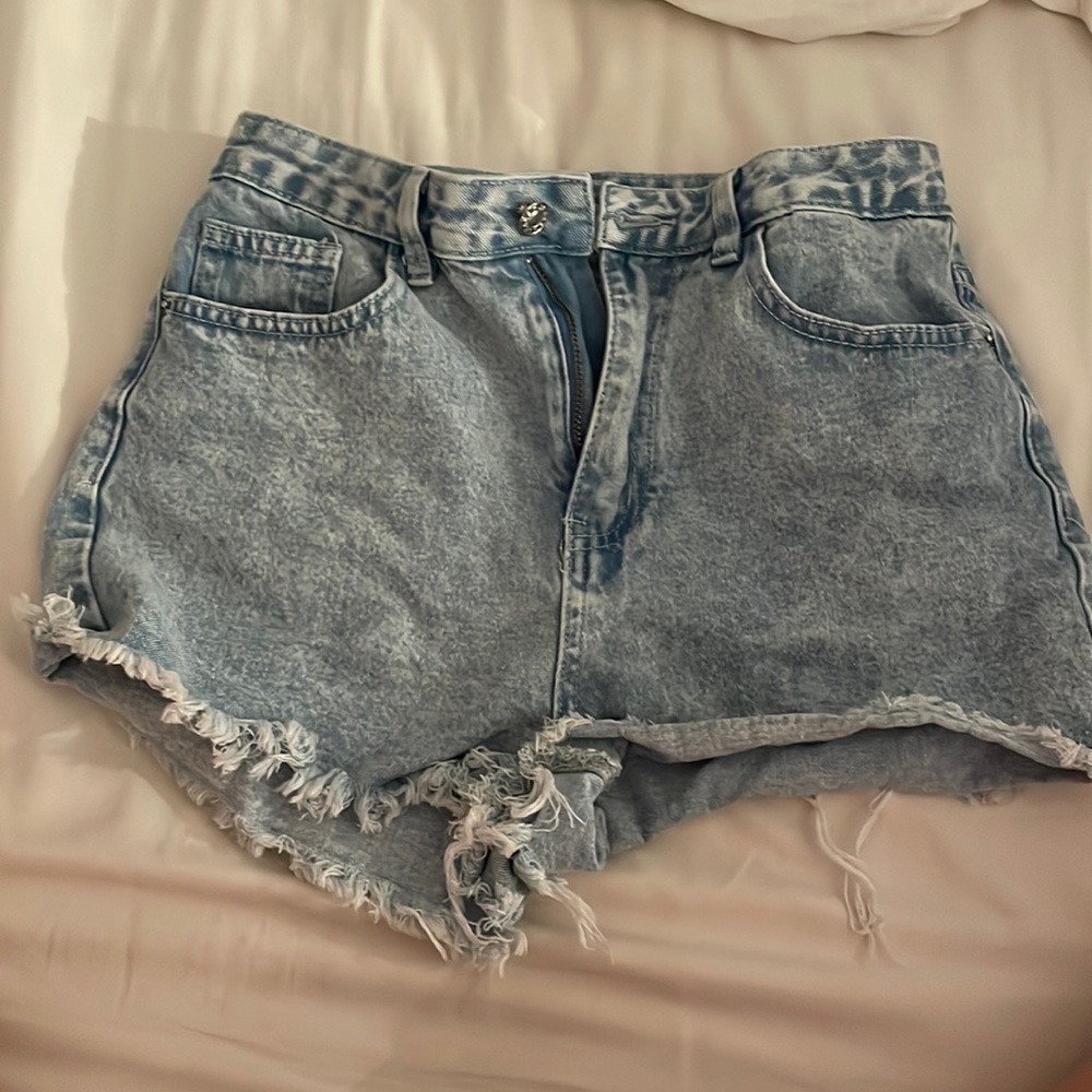 Light wash XS jean shorts